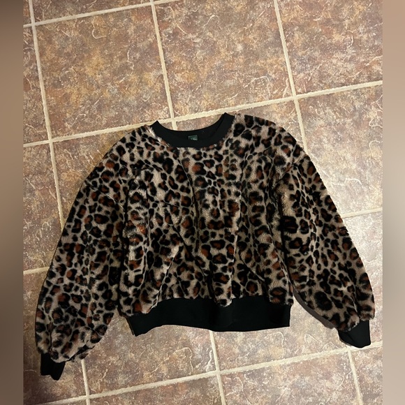 Fuzzy Cheetah Zip-Up Sweater (XL)